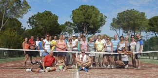 Met een hele groep op tennisreis!