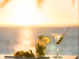 cocktails bij zonsondergang