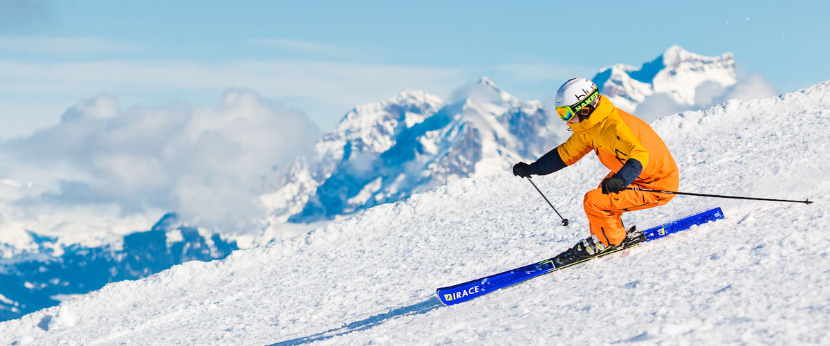 Skifahrer in den Alpen